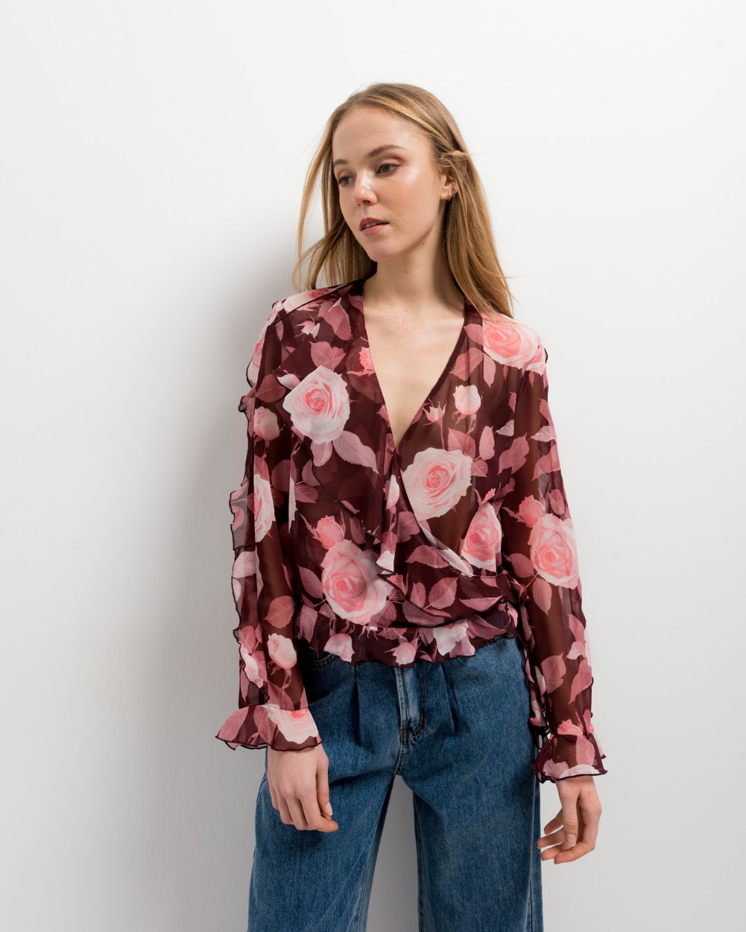 BLUSA CON VOLANTES  Y ESTAMPADO FLORAL